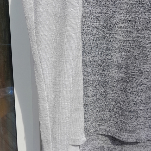 GAP Womwns M Gray and White TSHIRT blouse GUC - Picture 5 of 5